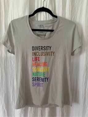 Women’s Graphic Crewneck Tee with Rainbow Text, grey, medium